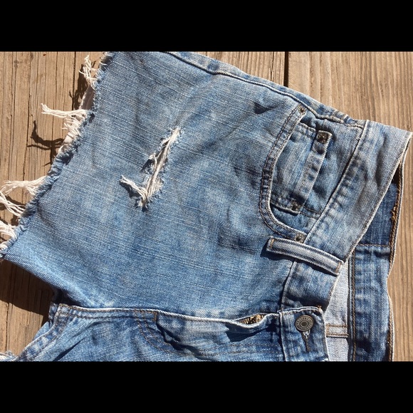 Levi’s cut off jean shorts - Picture 3 of 5